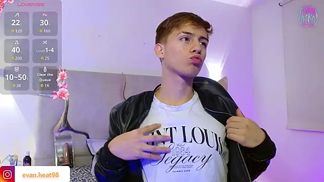 Snapshot of EVAN_TAY chatting on March 2026 03:00:02 AM EVAN TAY online show from March 2026 03:00:02 AM