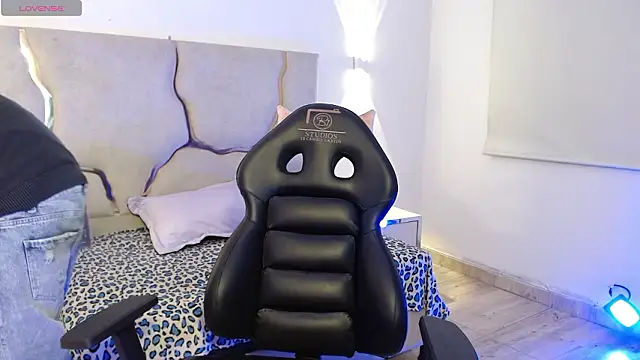 Snapshot of EVAN_TAY chatting on March 2026 03:34:01 AM EVAN TAY online show from March 2026 03:34:01 AM