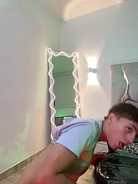 Snapshot of EVAN_TAY chatting on March 2026 05:44:01 AM EVAN TAY online show from March 2026 05:44:01 AM