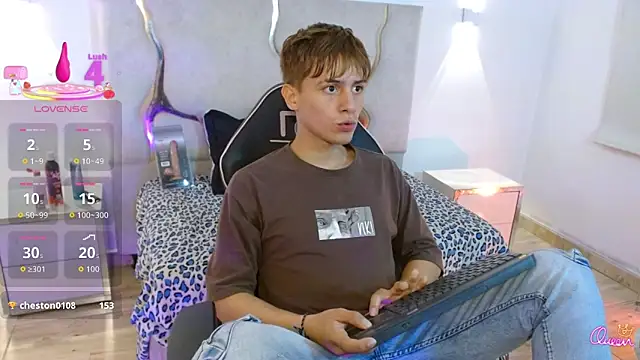 Snapshot of EVAN_TAY chatting on March 2026 08:30:01 AM EVAN TAY online show from March 2026 08:30:01 AM