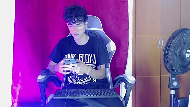 Johnny cagee  online show from February 2026 11:52:01 PM