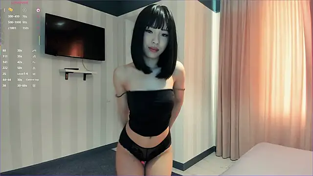 laumalove online show from February 2026 05:17:01 AM