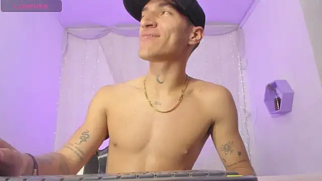 dantefriore  online show from February 2026 07:56:02 PM