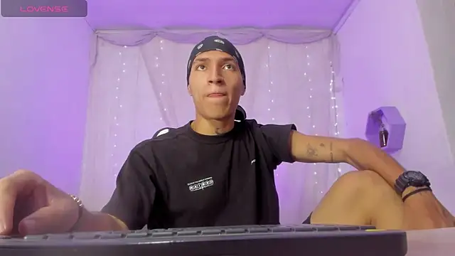 dantefriore  online show from February 2026 06:36:02 PM