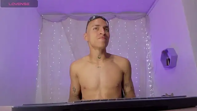 dantefriore  online show from February 2026 07:40:01 PM