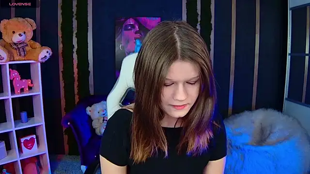 Snapshot of Lunatrend chatting on March 2026 06:08:02 AM Lunatrend online show from March 2026 06:08:02 AM