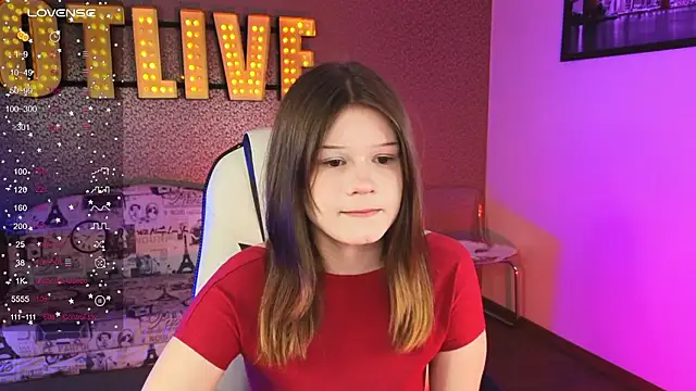 Snapshot of Lunatrend chatting on March 2026 12:05:01 PM Lunatrend online show from March 2026 12:05:01 PM