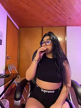 Snapshot of Violetta_pinkk1 chatting on February 2026 04:02:01 AM Violetta pinkk1 online show from February 2026 04:02:01 AM