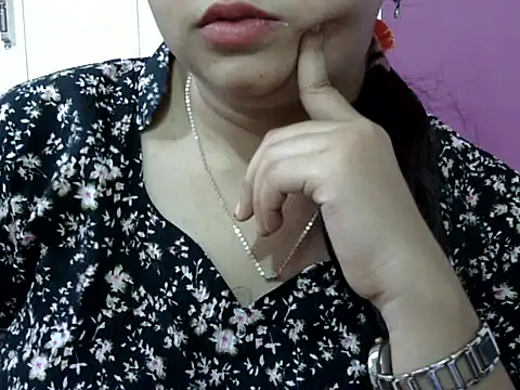 Cute Aliyaa online show from April 2026 01:41:02 PM