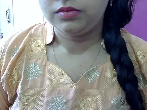 Cute Aliyaa online show from May 2026 10:42:01 AM