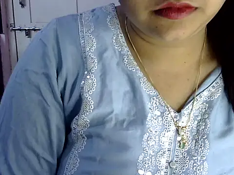 Cute Aliyaa online show from June 2026 01:39:02 PM
