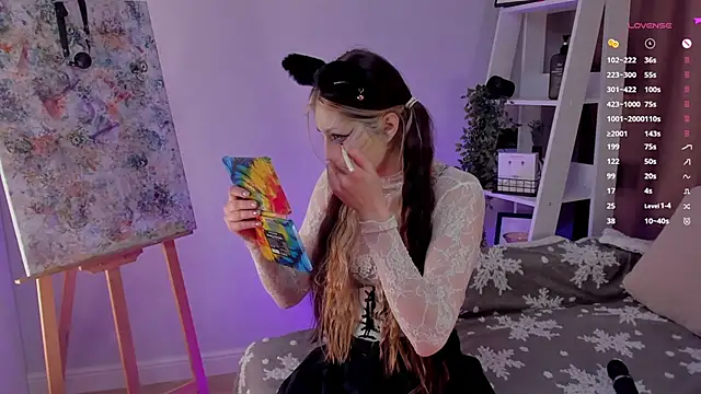 Snapshot of EdraFels chatting on February 2026 09:15:02 PM EdraFels online show from February 2026 09:15:02 PM