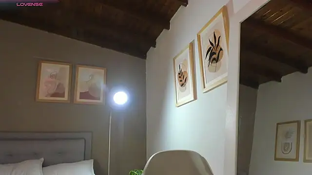 SalomeStorm  online show from April 2026 02:37:01 PM