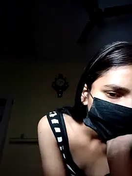 Snapshot of Mahira-- chatting on February 2026 07:43:02 AM Mahira-- online show from February 2026 07:43:02 AM