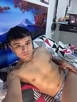 Snapshot of CreamKingg chatting on February 2026 05:12:01 AM CreamKingg online show from February 2026 05:12:01 AM