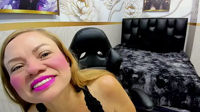 alicee  mature online show from May 2026 07:33:01 PM