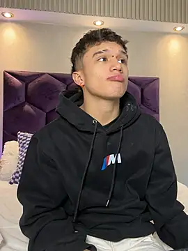 Dominik Souza online show from June 2026 08:07:01 PM
