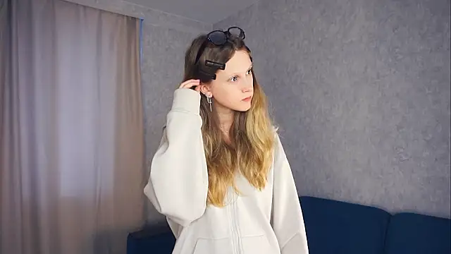 UshaAshauer online show from February 2026 11:03:01 AM