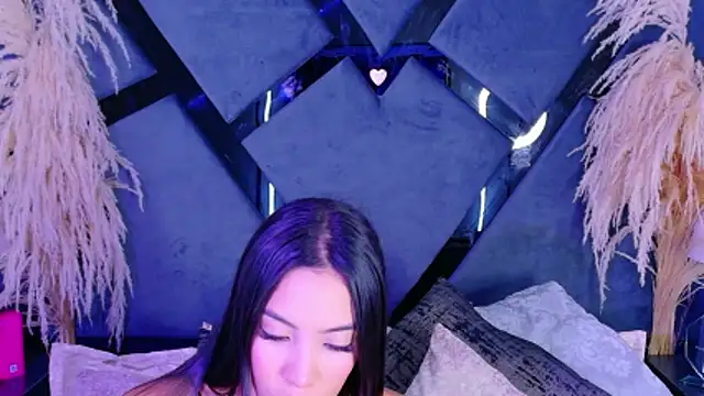 KylieWhitee online show from April 2026 02:40:01 PM