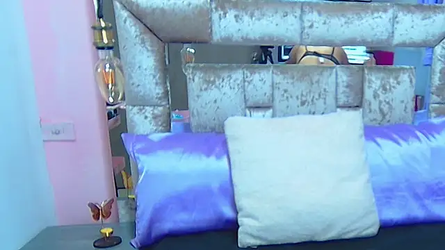 thyara noa online show from February 2026 07:28:01 PM