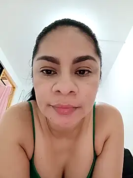 Snapshot of luna_pinky chatting on February 2026 03:30:01 PM luna pinky online show from February 2026 03:30:01 PM