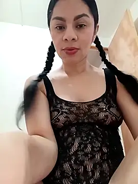 Snapshot of luna_pinky chatting on March 2026 04:00:01 PM luna pinky online show from March 2026 04:00:01 PM