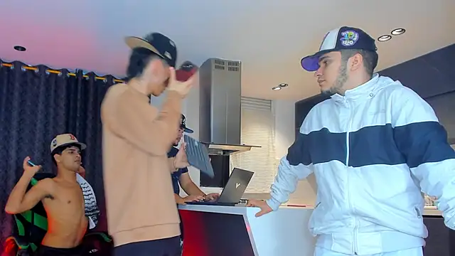 Snapshot of TheBatMansion chatting on February 2026 11:12:01 PM TheBatMansion online show from February 2026 11:12:01 PM