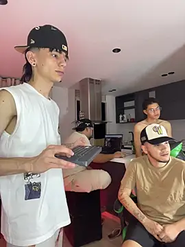 Snapshot of TheBatMansion chatting on March 2026 04:18:01 AM TheBatMansion online show from March 2026 04:18:01 AM