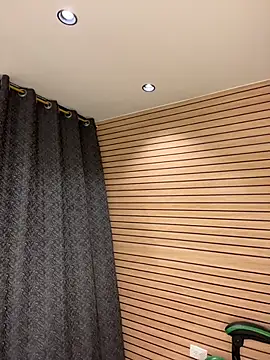 Snapshot of TheBatMansion chatting on March 2026 04:02:02 AM TheBatMansion online show from March 2026 04:02:02 AM