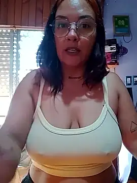 Snapshot of kuramaqueen chatting on April 2026 11:48:01 AM kuramaqueen online show from April 2026 11:48:01 AM
