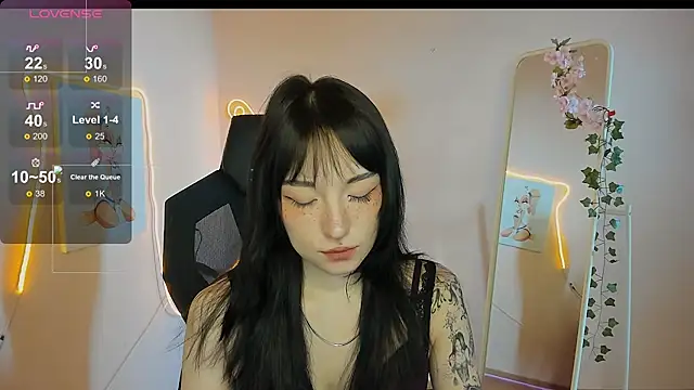 AliceeinWonderlanddd online show from May 2026 02:06:02 AM