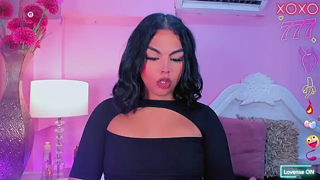 Maia Hotts online show from May 2026 04:07:02 AM