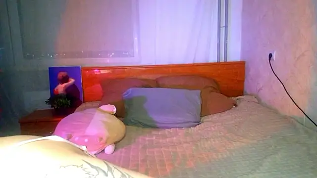 Kira Chain online show from February 2026 01:04:02 AM