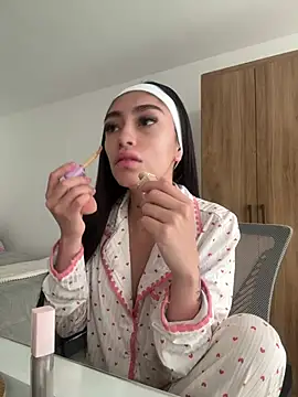 Bonny Eva online show from June 2026 06:17:01 PM