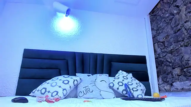 Dahliablack online show from May 2026 12:43:01 PM