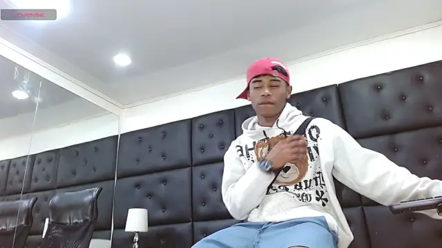 TonnyMarck online show from February 2026 02:39:02 AM