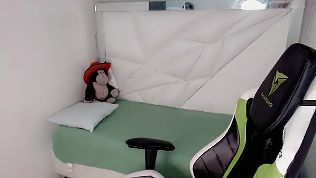 Liarr  online show from February 2026 07:58:02 PM