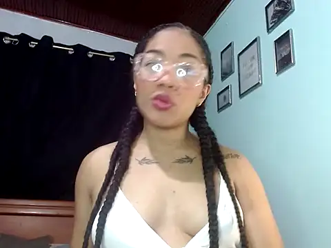 Sexy Supermomm online show from April 2026 11:37:02 PM