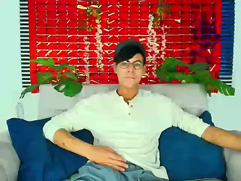 ThiiagoSaeenz online show from February 2026 06:14:01 PM