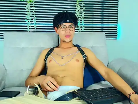 Snapshot of ThiiagoSaeenz chatting on April 2026 04:35:01 AM ThiiagoSaeenz online show from April 2026 04:35:01 AM