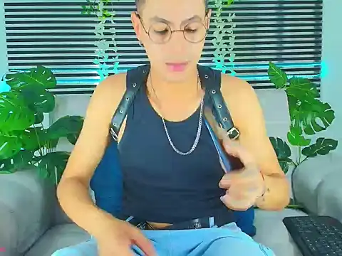 Snapshot of ThiiagoSaeenz chatting on April 2026 04:40:01 PM ThiiagoSaeenz online show from April 2026 04:40:01 PM