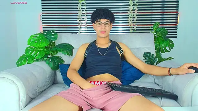 Snapshot of ThiiagoSaeenz chatting on April 2026 05:28:01 PM ThiiagoSaeenz online show from April 2026 05:28:01 PM