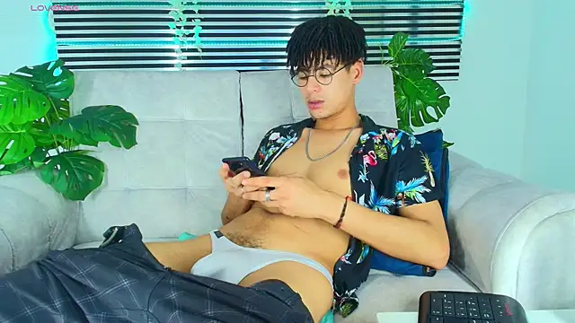 Snapshot of ThiiagoSaeenz chatting on April 2026 03:42:01 AM ThiiagoSaeenz online show from April 2026 03:42:01 AM