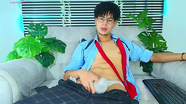 Snapshot of ThiiagoSaeenz chatting on April 2026 05:30:01 PM ThiiagoSaeenz online show from April 2026 05:30:01 PM