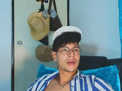 ThiiagoSaeenz online show from June 2026 12:32:02 AM