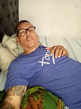 Carlos-0425 online show from May 2026 04:29:02 AM