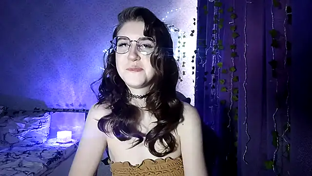 Snapshot of BambiCharm chatting on February 2026 09:18:02 AM BambiCharm online show from February 2026 09:18:02 AM