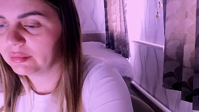 Snapshot of MagicKatarina_ chatting on April 2026 07:06:01 AM MagicKatarina online show from April 2026 07:06:01 AM