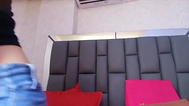 Snapshot of melany_roberts_ chatting on April 2026 03:09:02 AM melany roberts online show from April 2026 03:09:02 AM