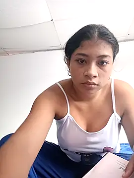 Snapshot of Akosiavanya chatting on April 2026 01:05:02 PM Akosiavanya online show from April 2026 01:05:02 PM